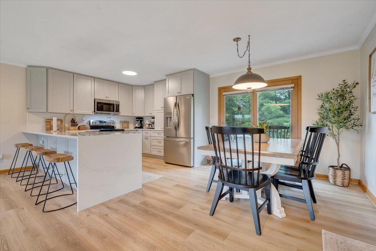 7704 Creek CIR