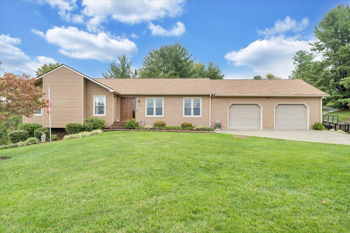 7704 Creek CIR
