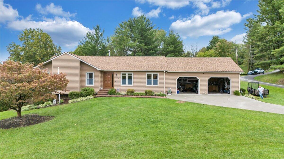 7704 Creek CIR