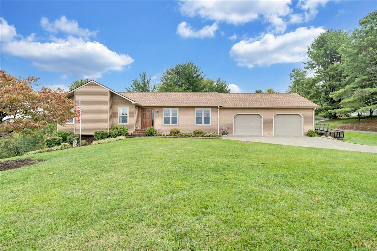 7704 Creek CIR