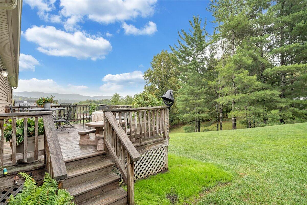 7704 Creek CIR
