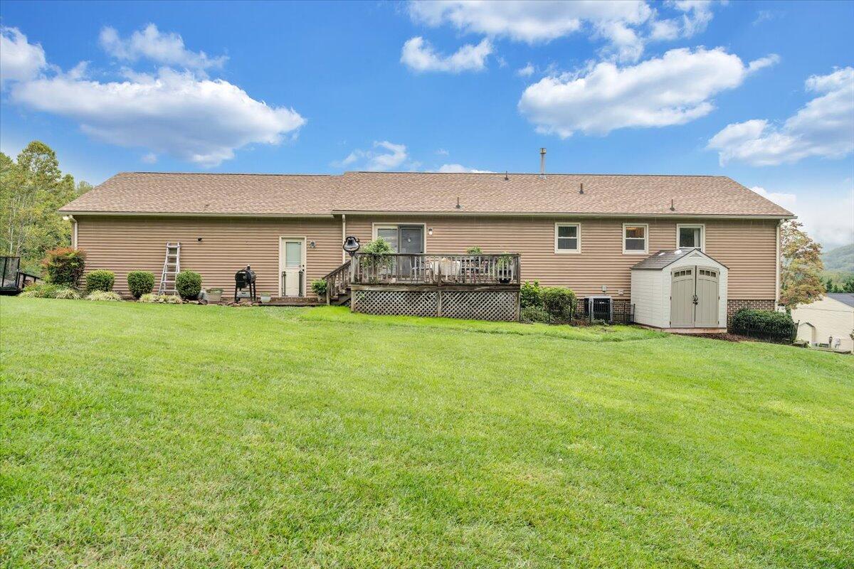 7704 Creek CIR