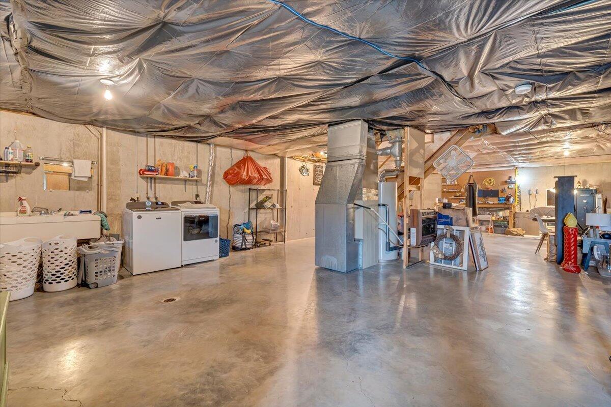 7704 Creek CIR