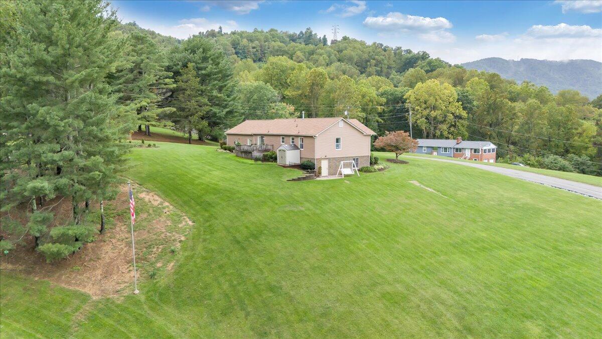 7704 Creek CIR