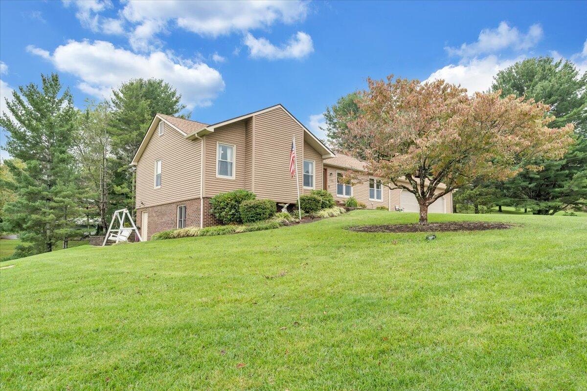 7704 Creek CIR