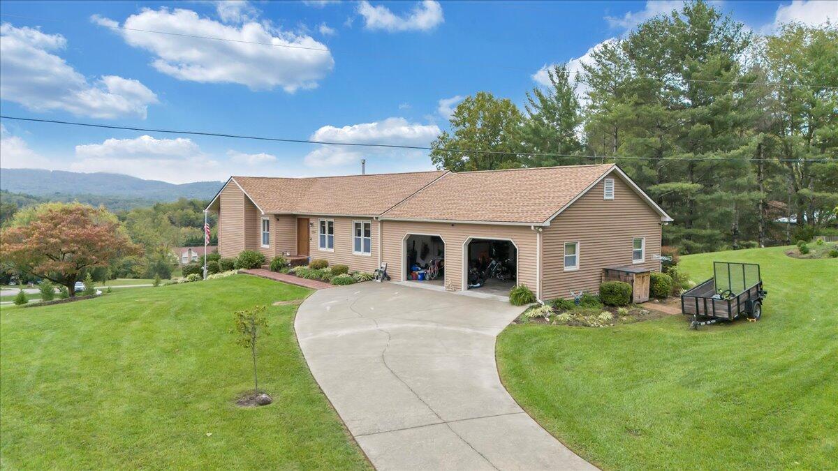 7704 Creek CIR