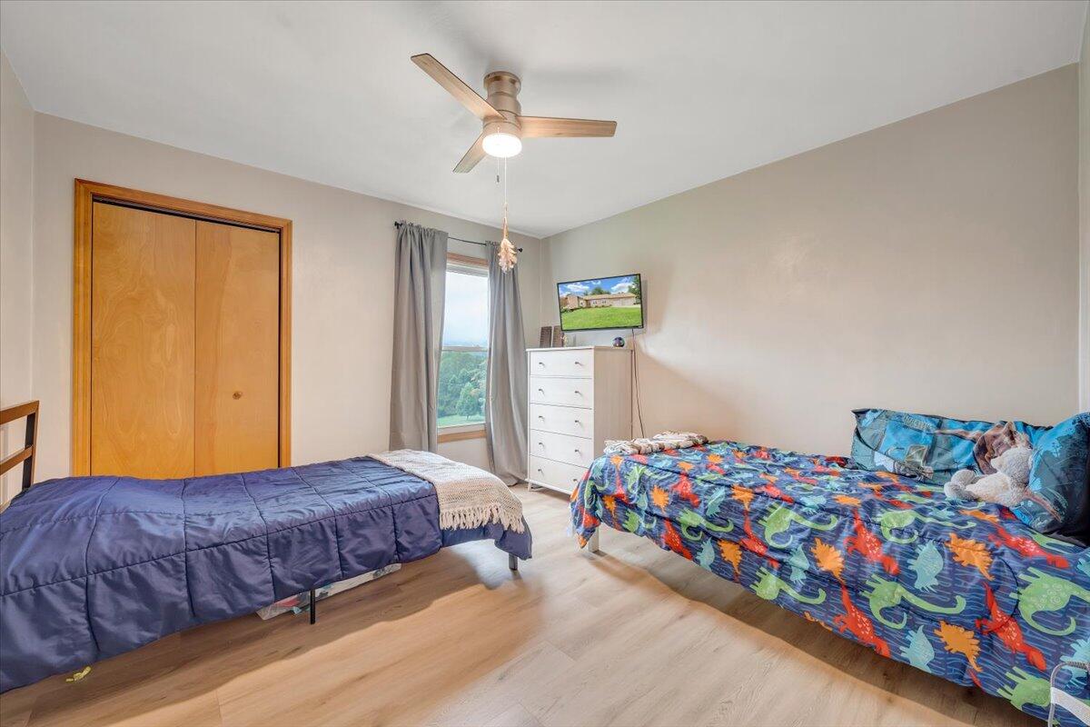 7704 Creek CIR