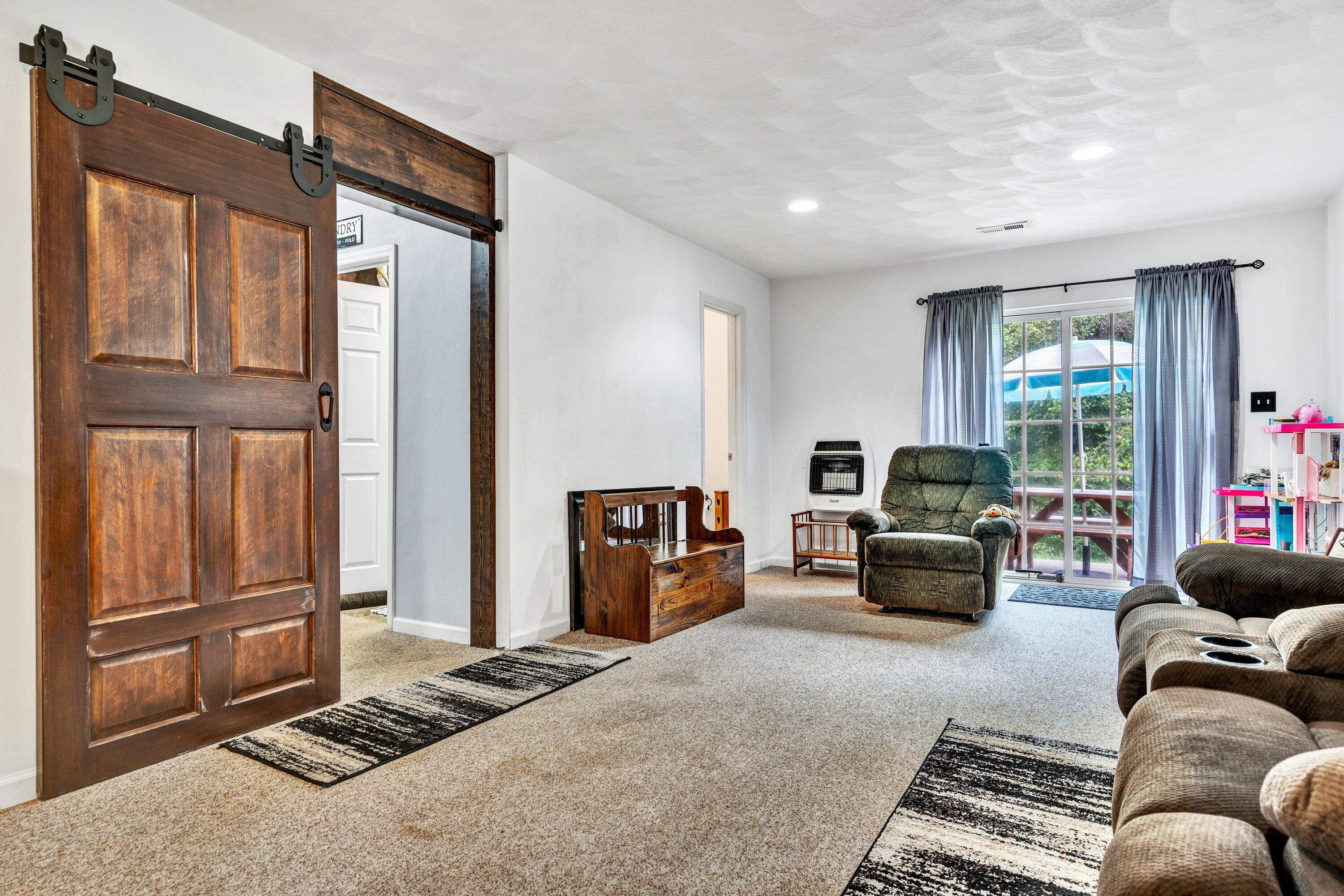 1823 Feather RD