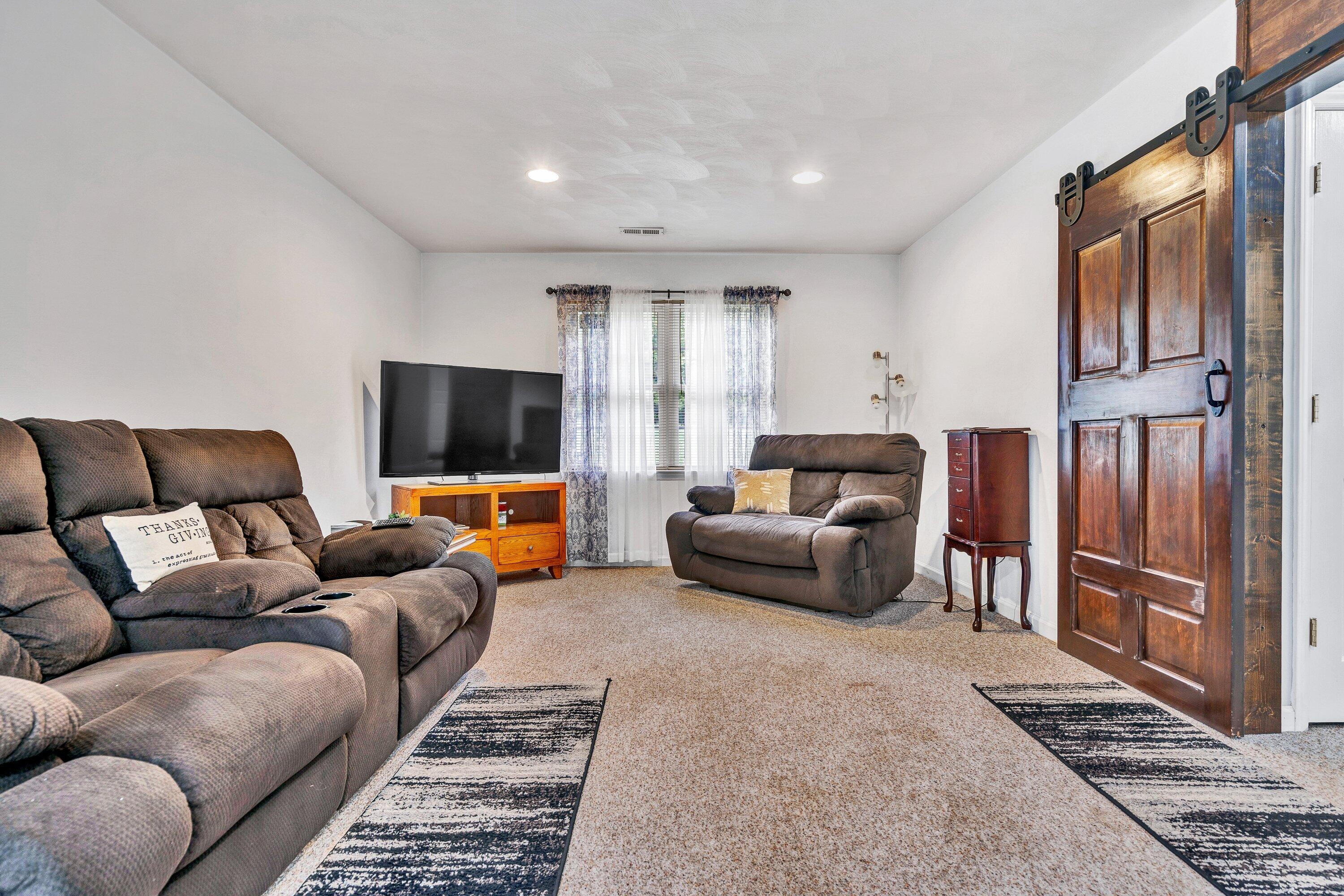 1823 Feather RD