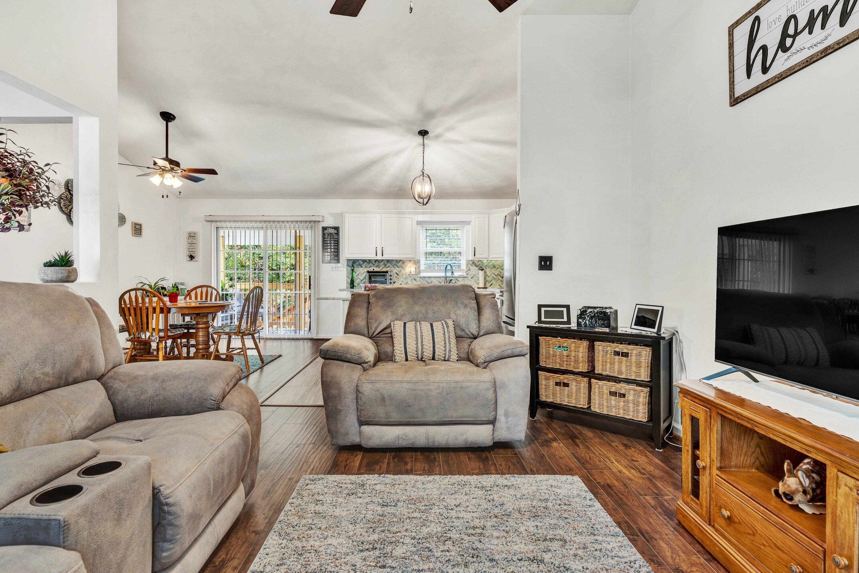 1823 Feather RD