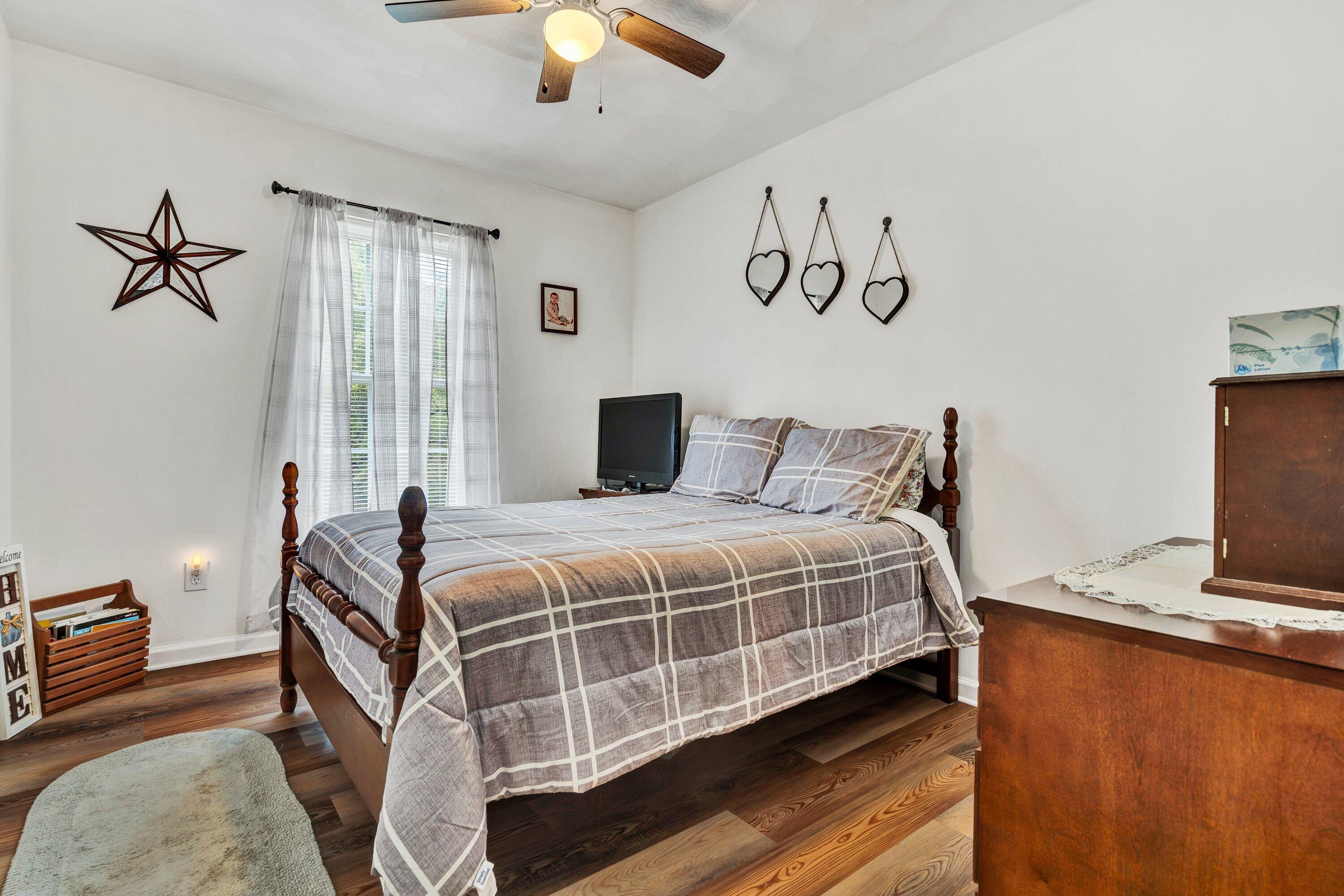 1823 Feather RD