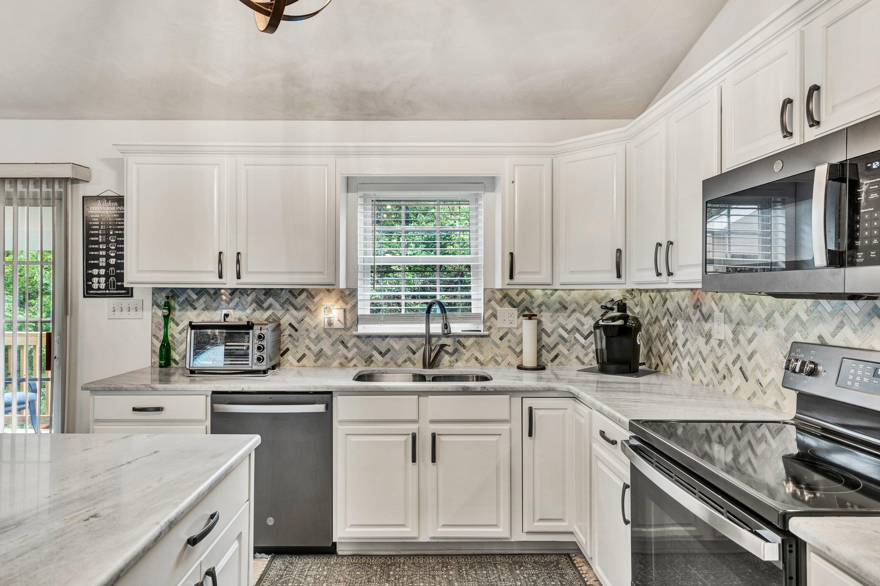 1823 Feather RD