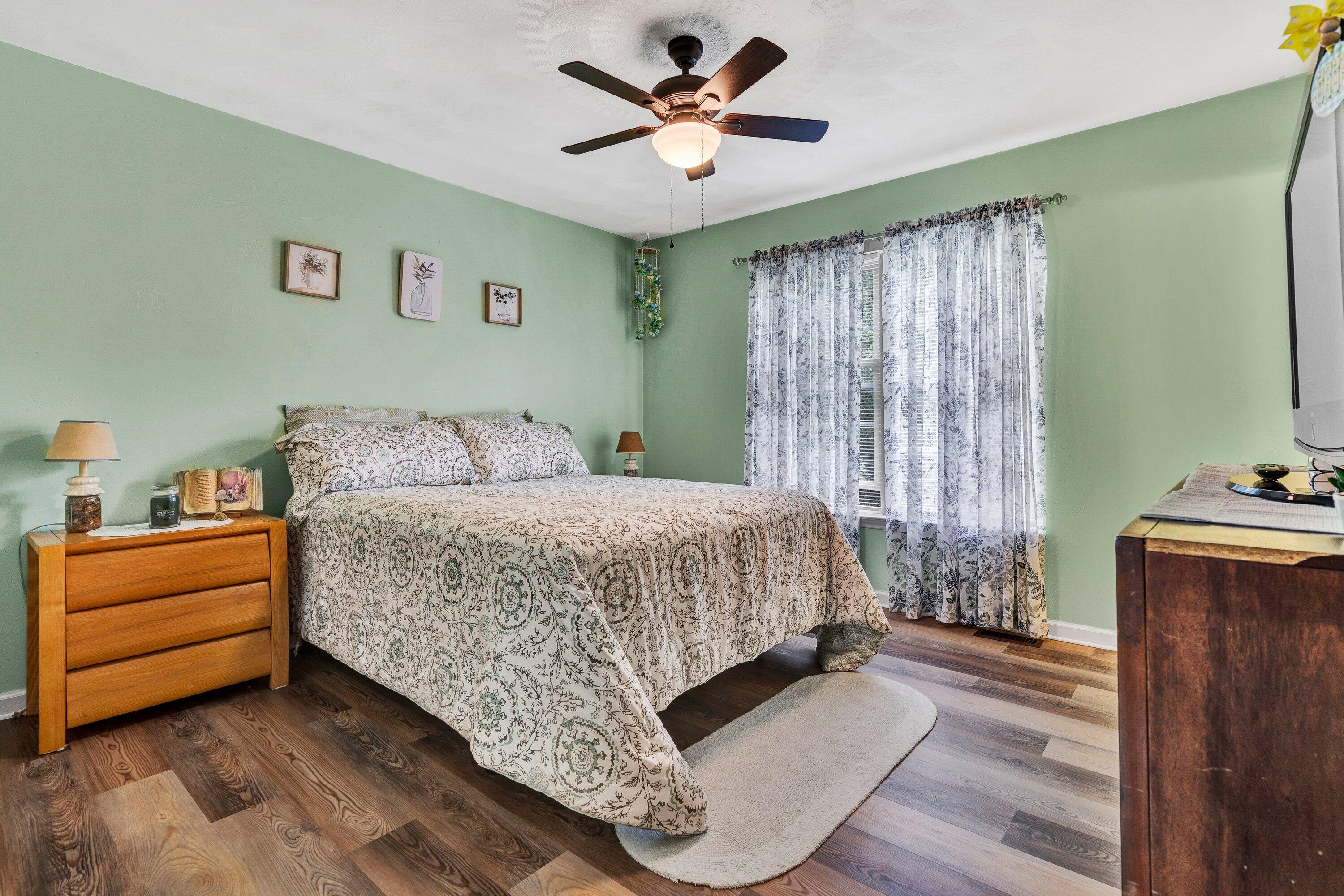 1823 Feather RD