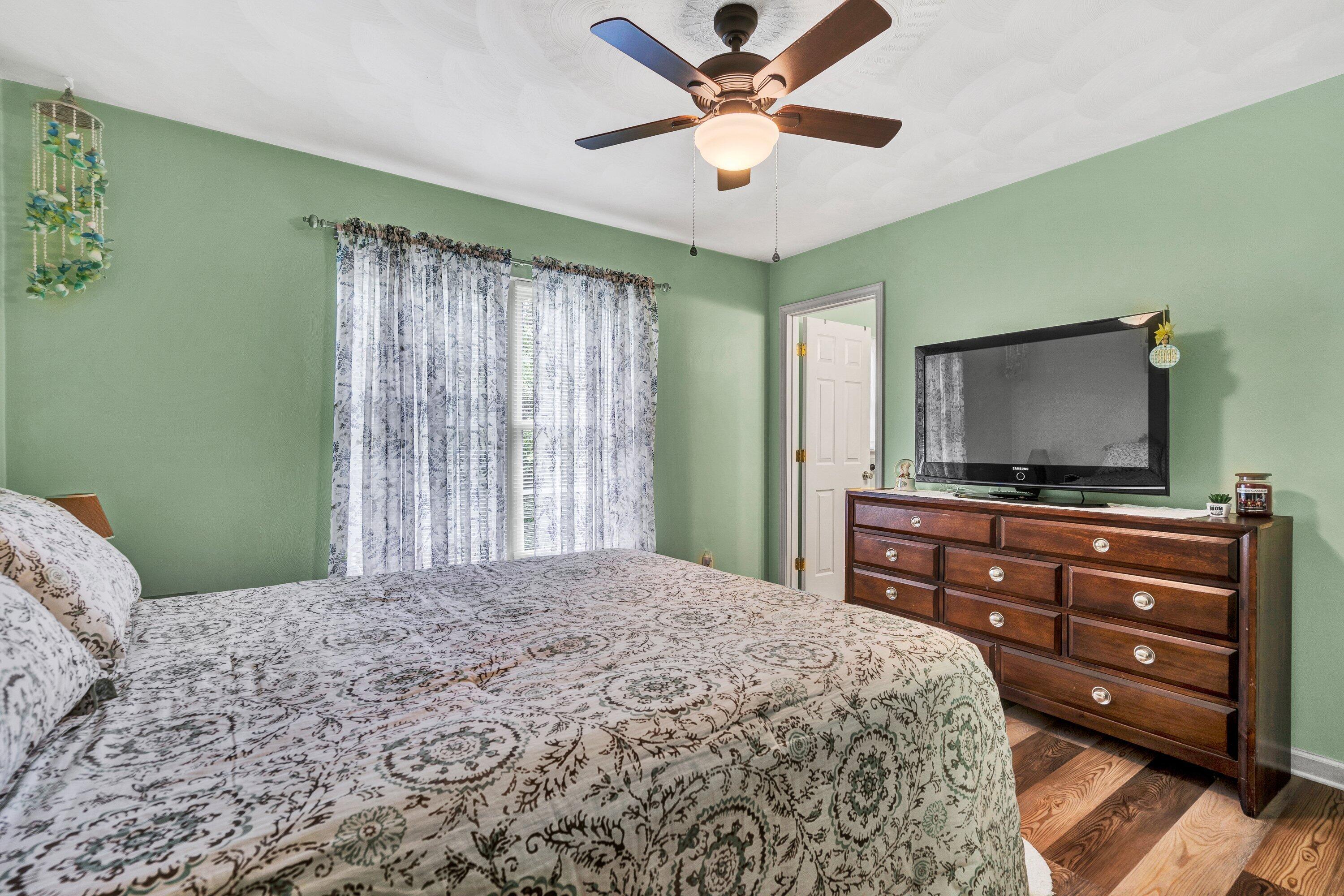 1823 Feather RD
