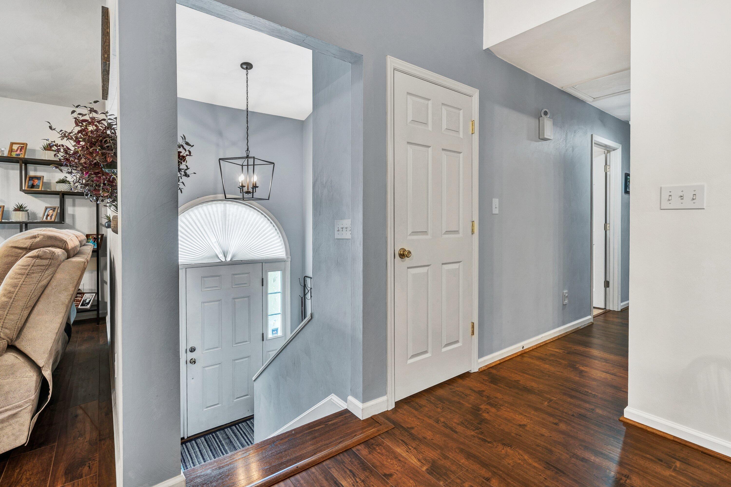 1823 Feather RD
