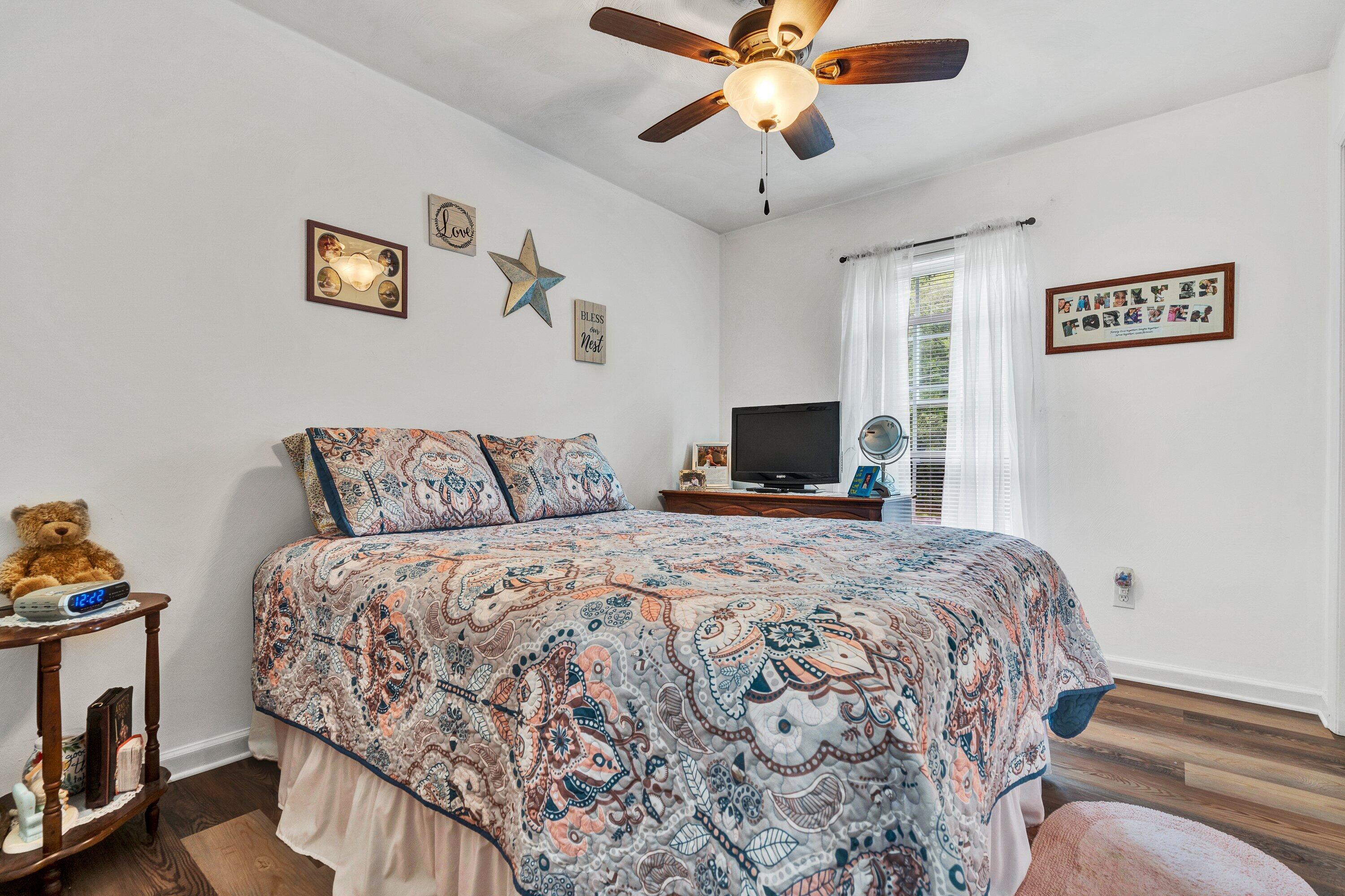 1823 Feather RD