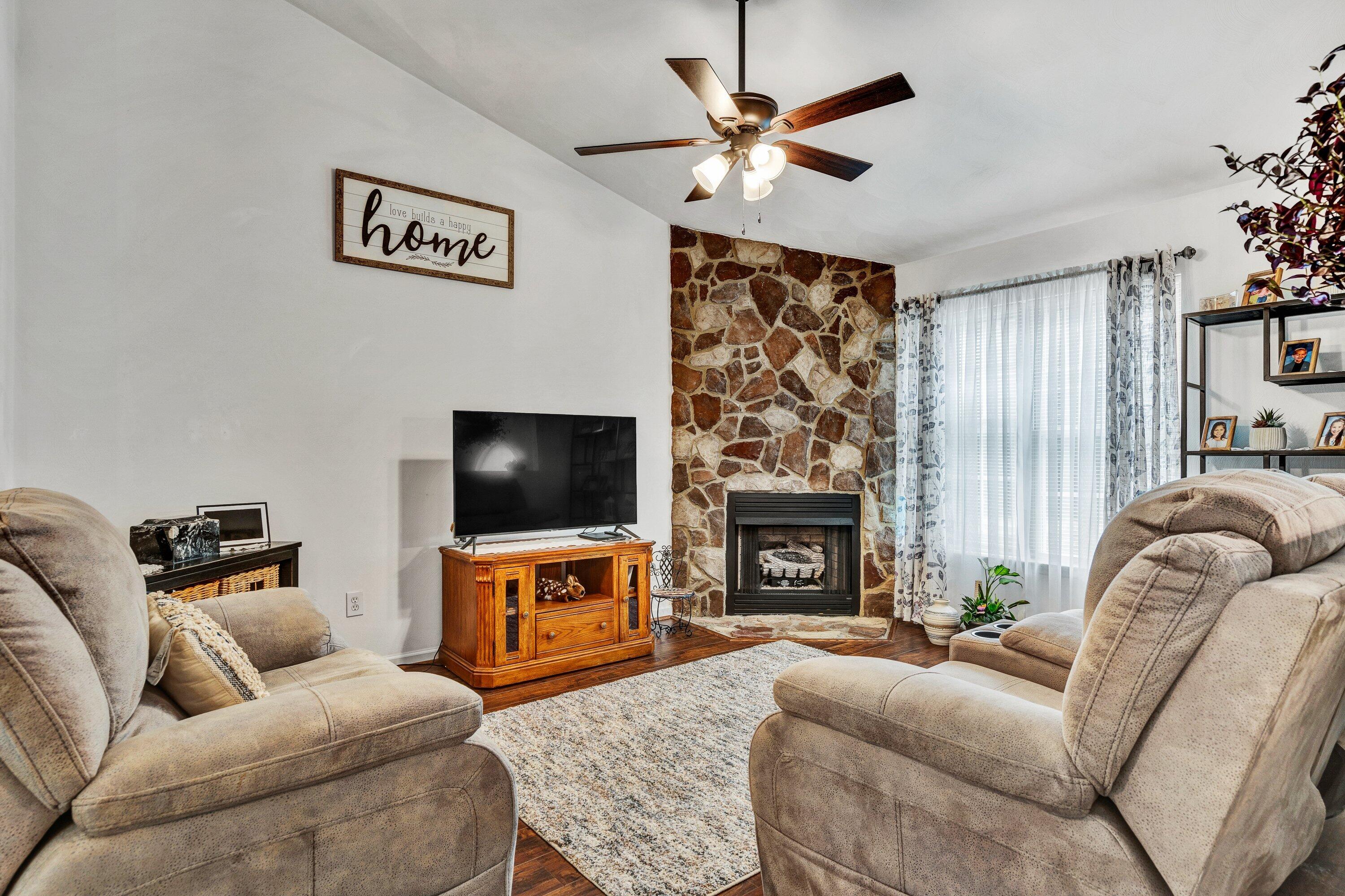 1823 Feather RD
