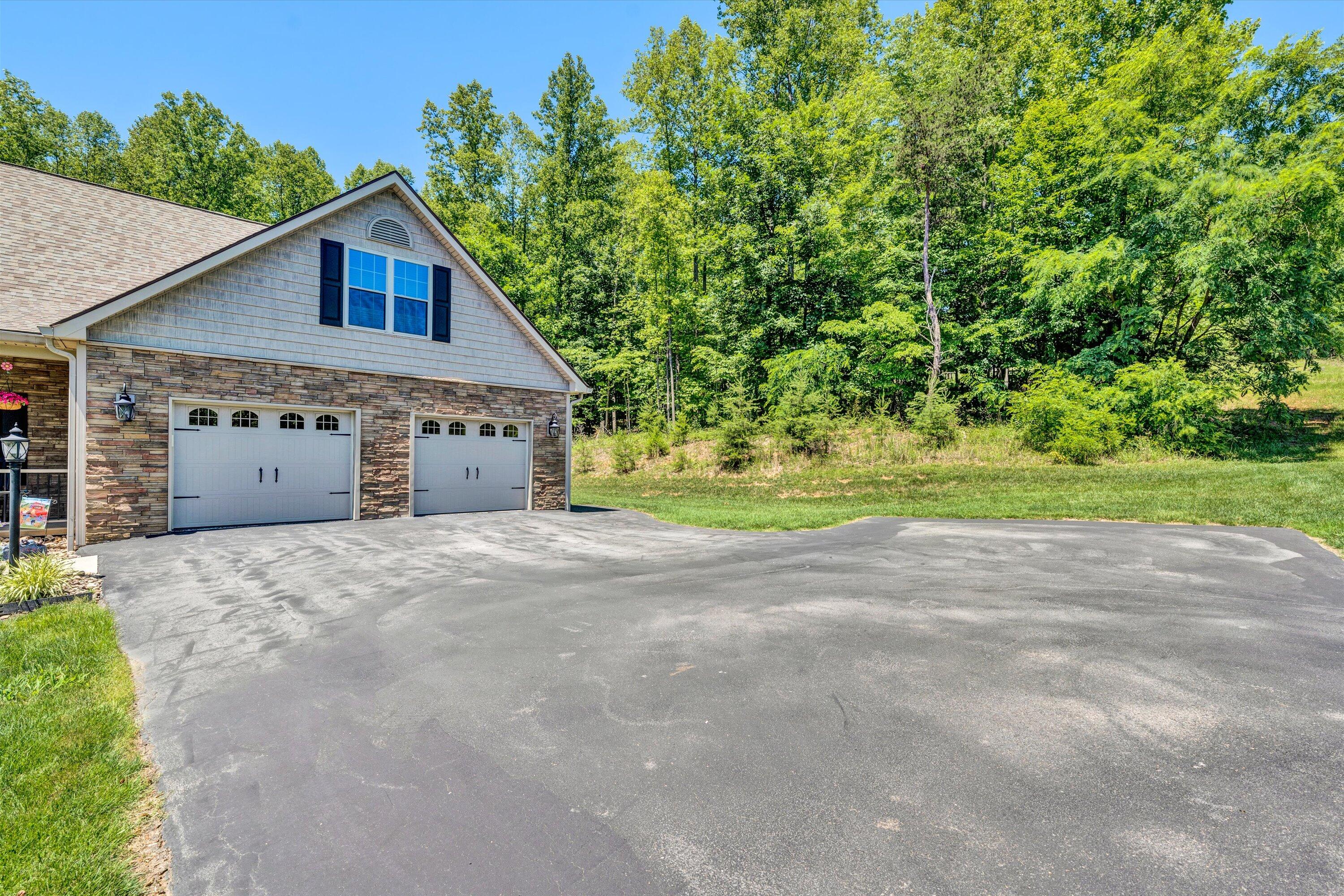 887 Thornblade Way WAY