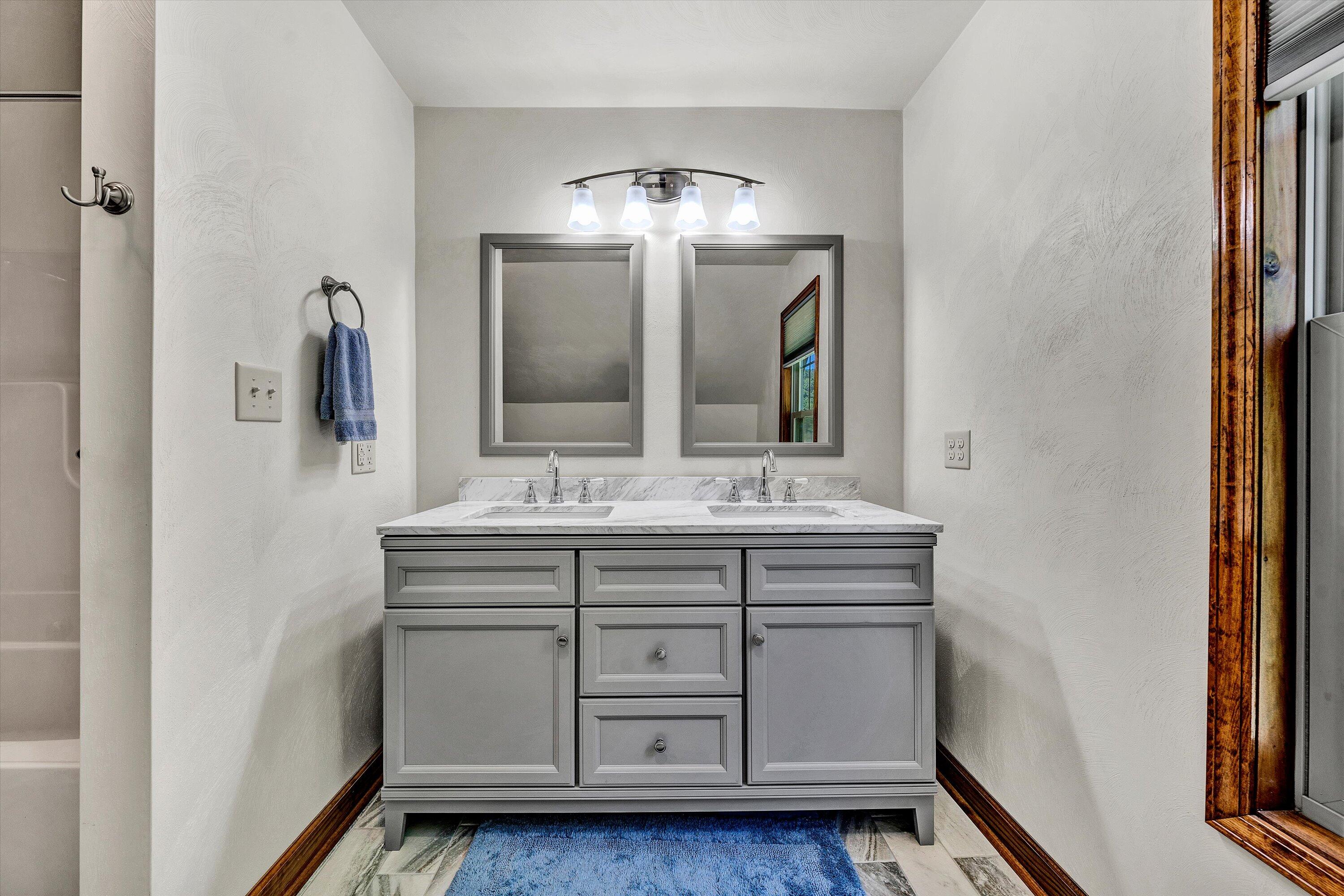 887 Thornblade Way WAY