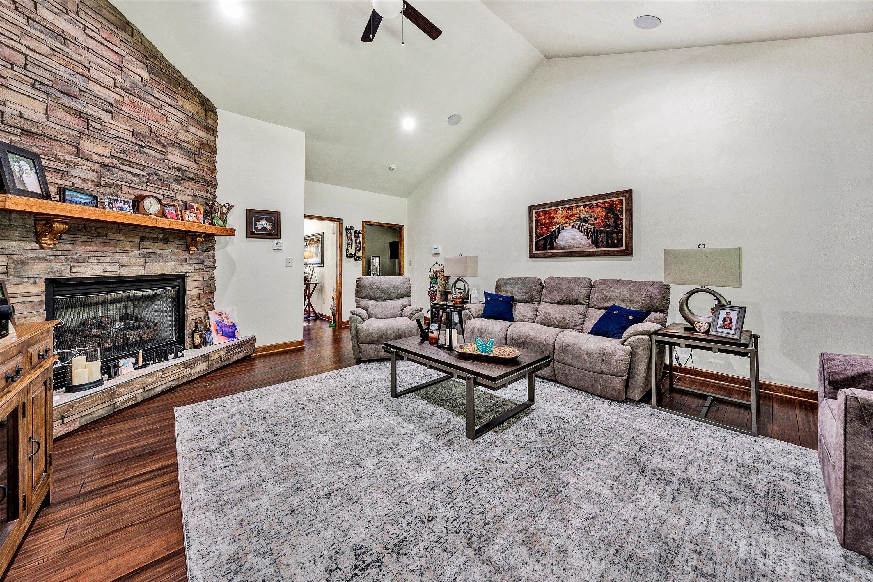 887 Thornblade Way WAY