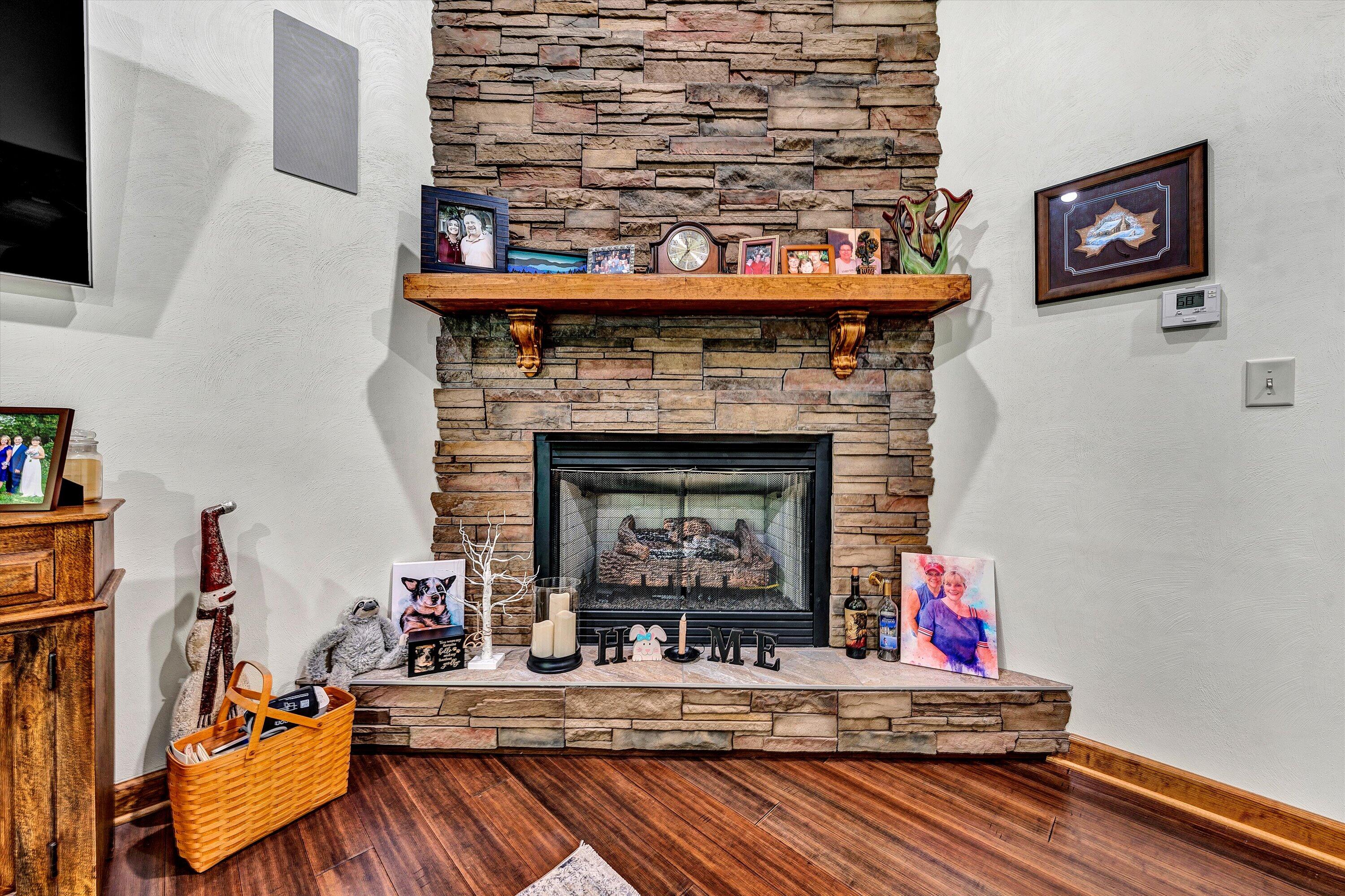 887 Thornblade Way WAY