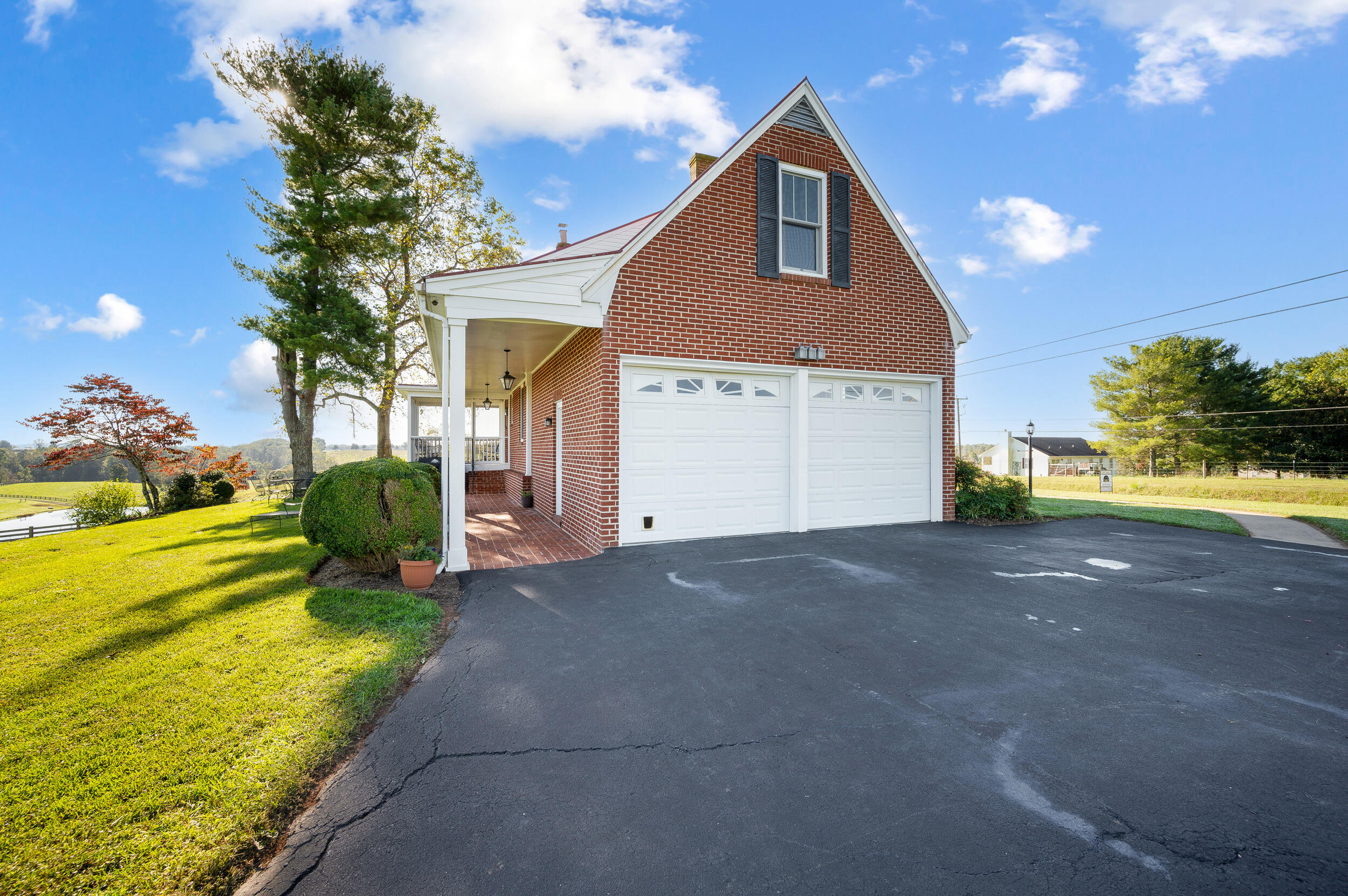 5924 Moneta RD
