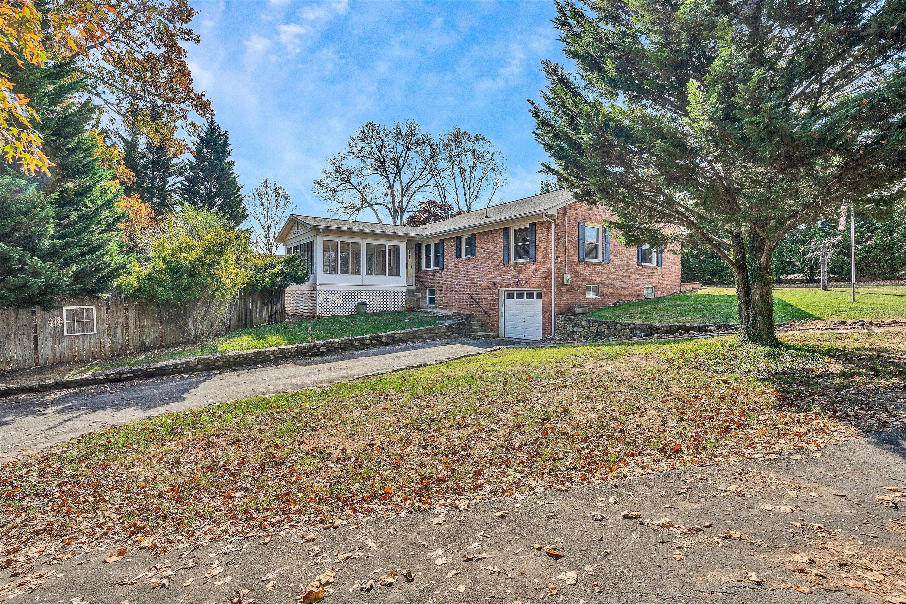 3101 Circle DR SW