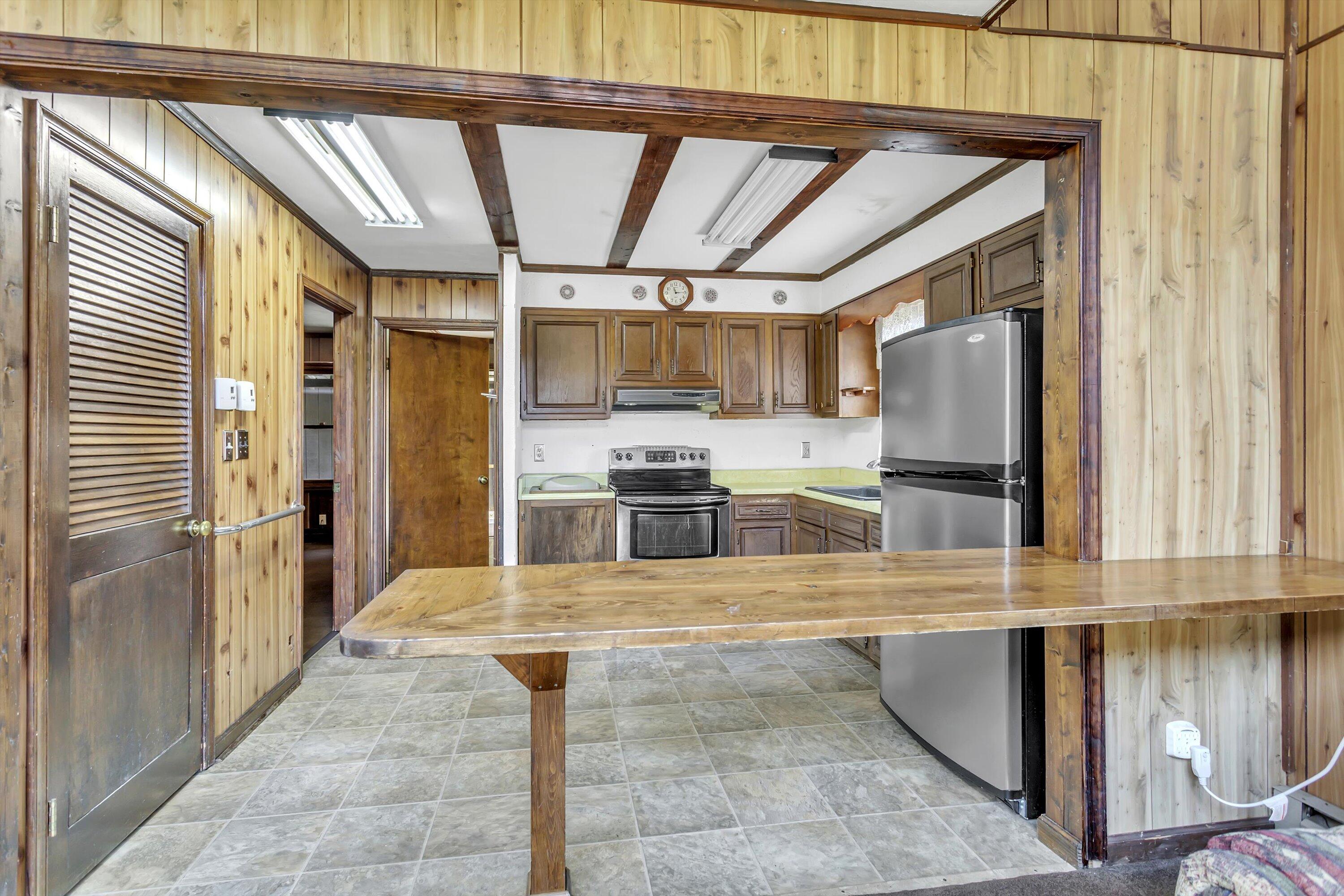1594 Hurst RD