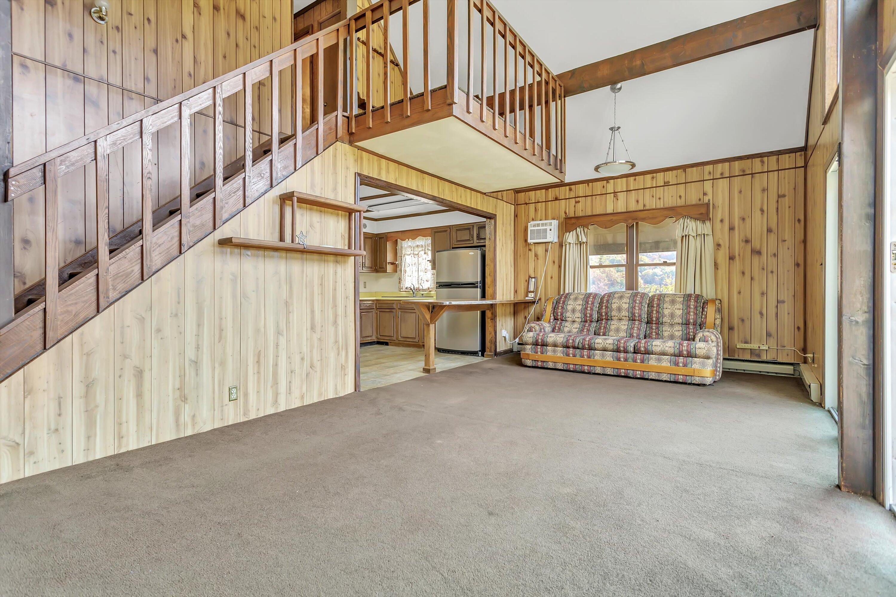 1594 Hurst RD