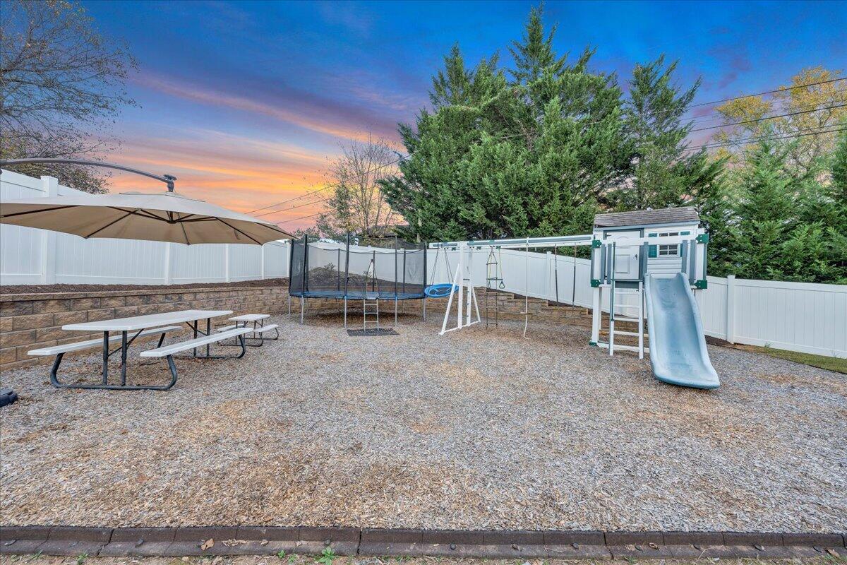 1334 Gates CIR