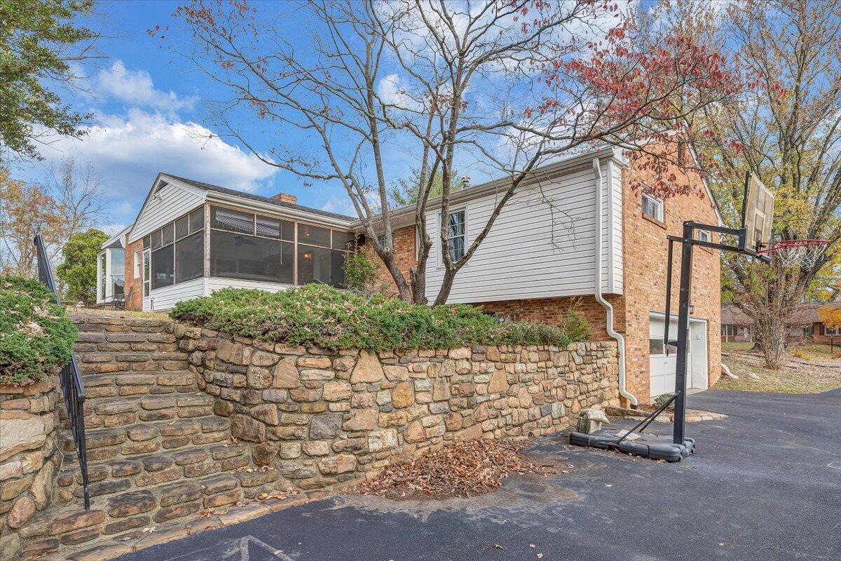 4707 Easthill DR