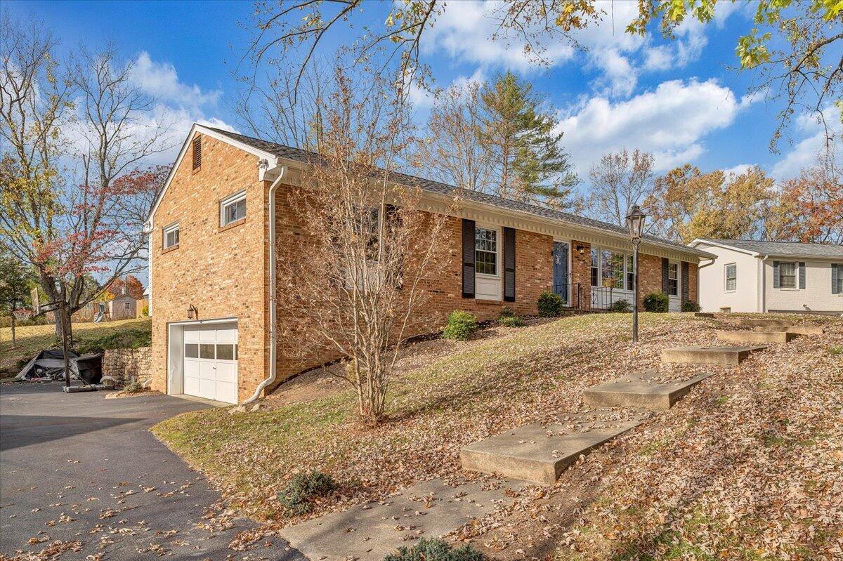 4707 Easthill DR