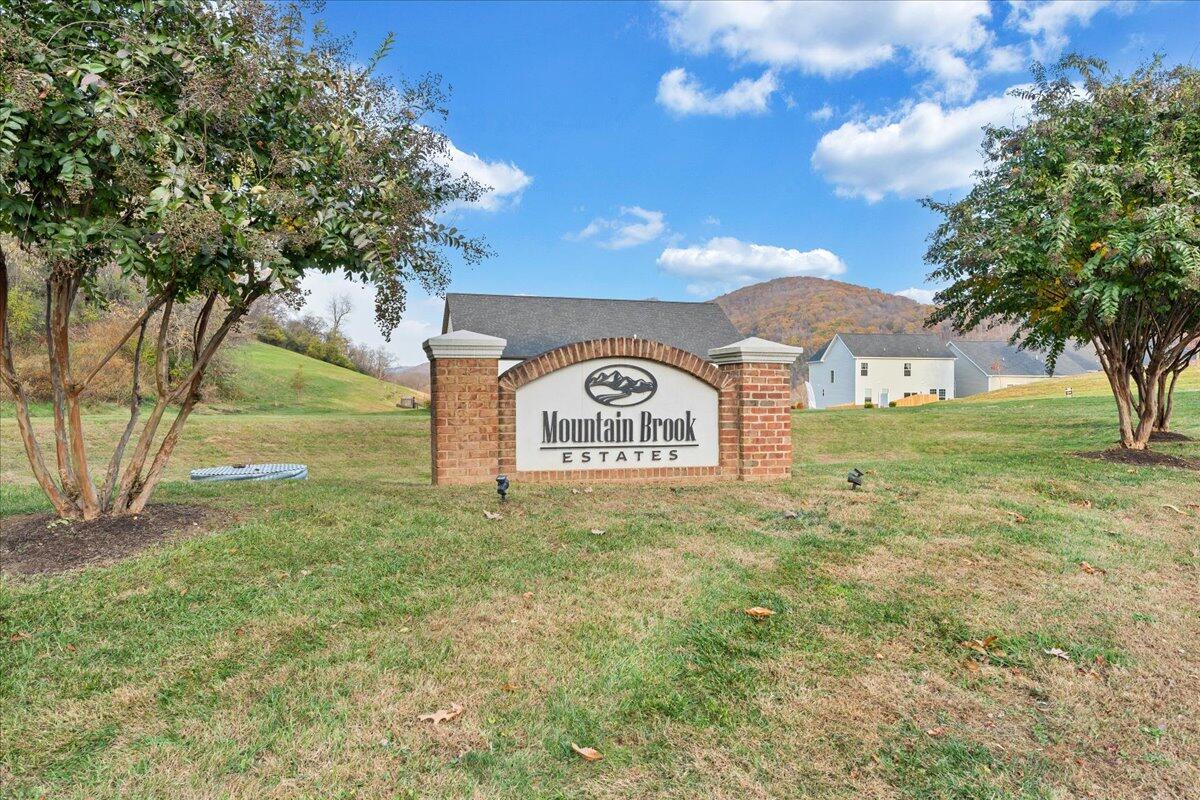 465 Savannah DR NE
