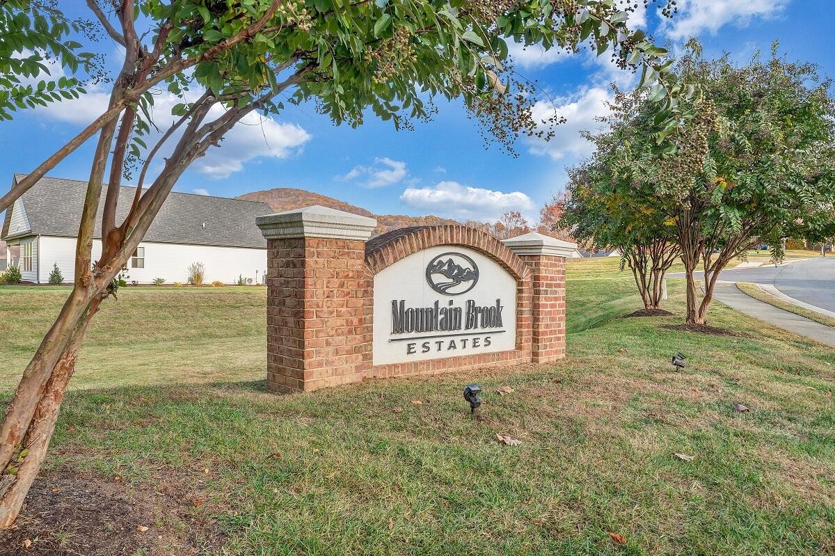 465 Savannah DR NE