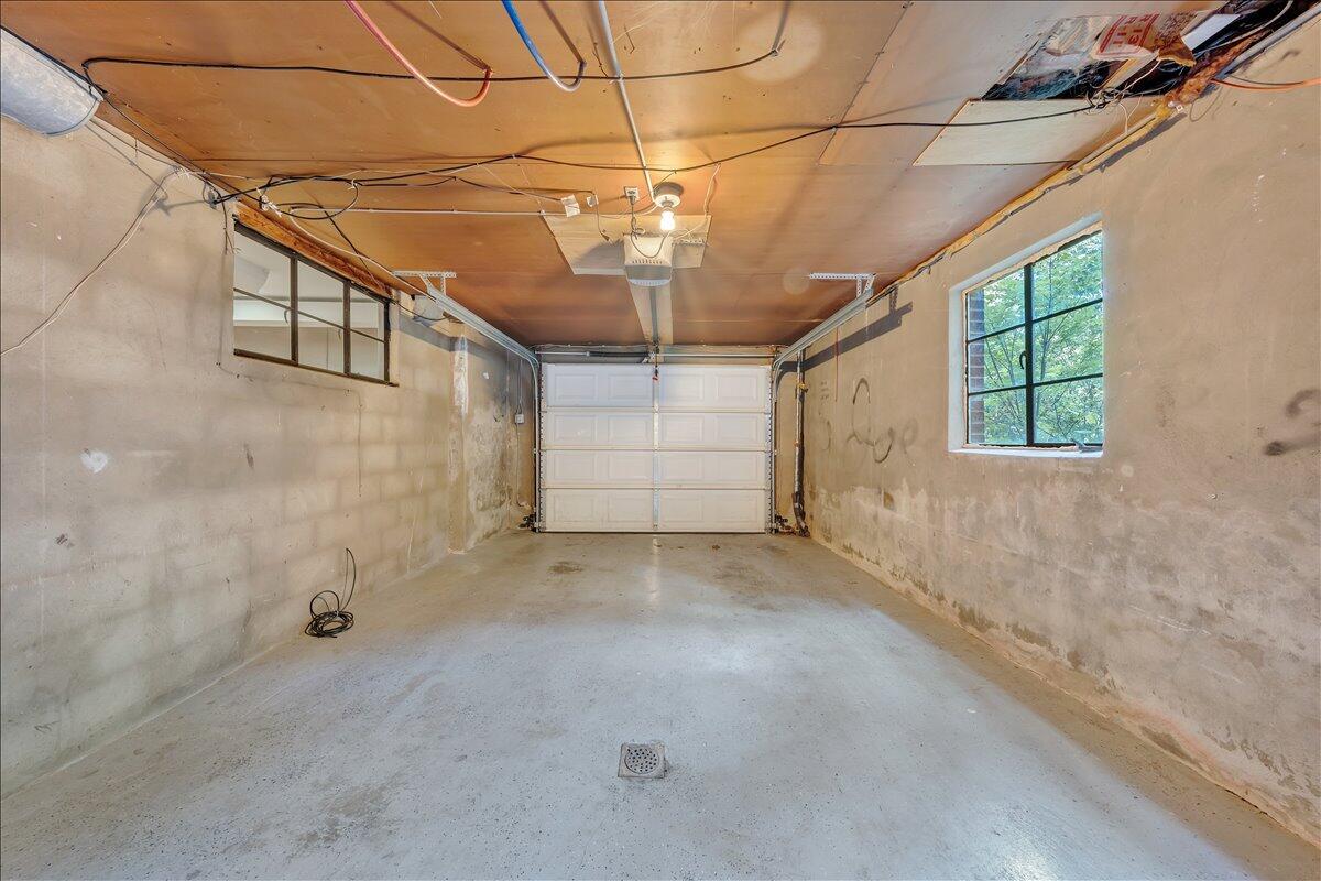 2716 Yellow Mountain RD SE