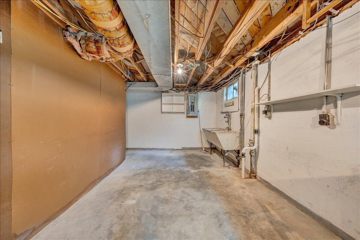 2716 Yellow Mountain RD SE