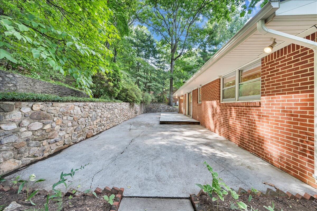 2716 Yellow Mountain RD SE