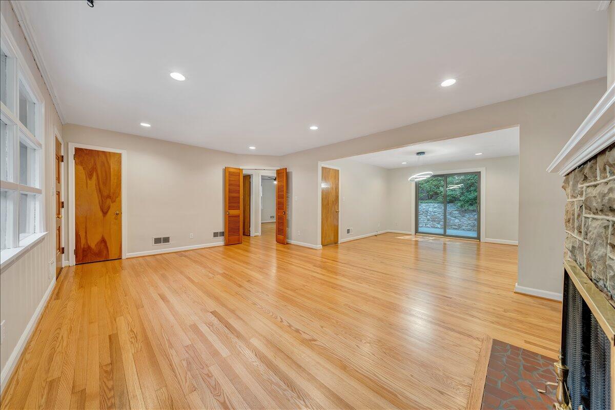 2716 Yellow Mountain RD SE