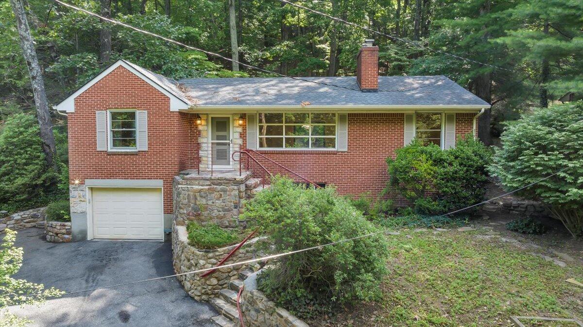 2716 Yellow Mountain RD SE