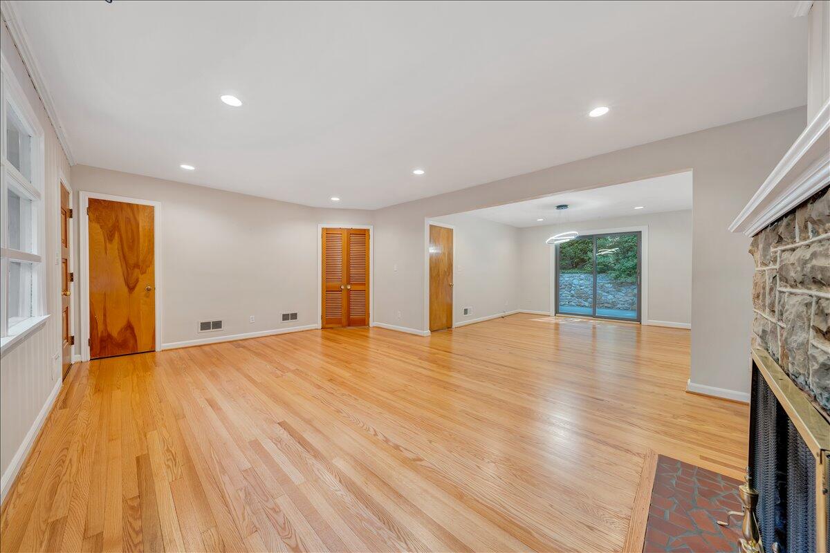 2716 Yellow Mountain RD SE