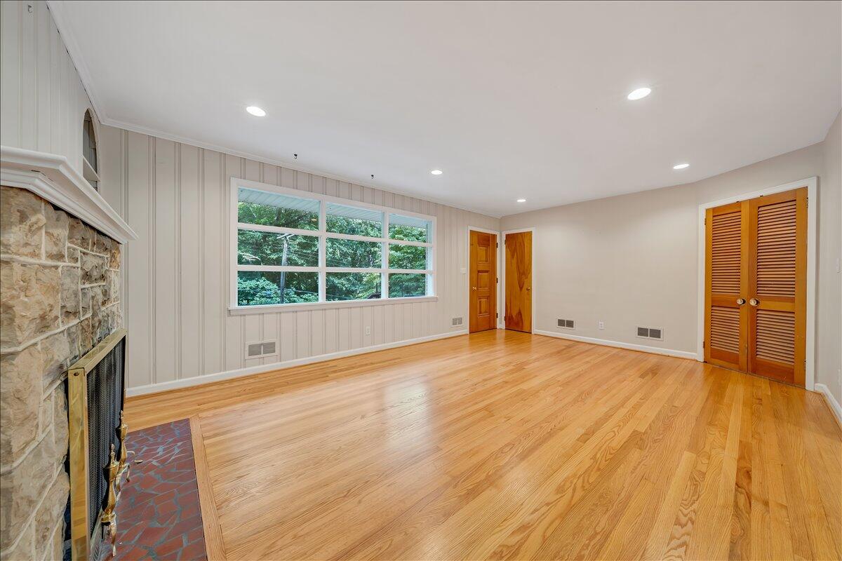 2716 Yellow Mountain RD SE