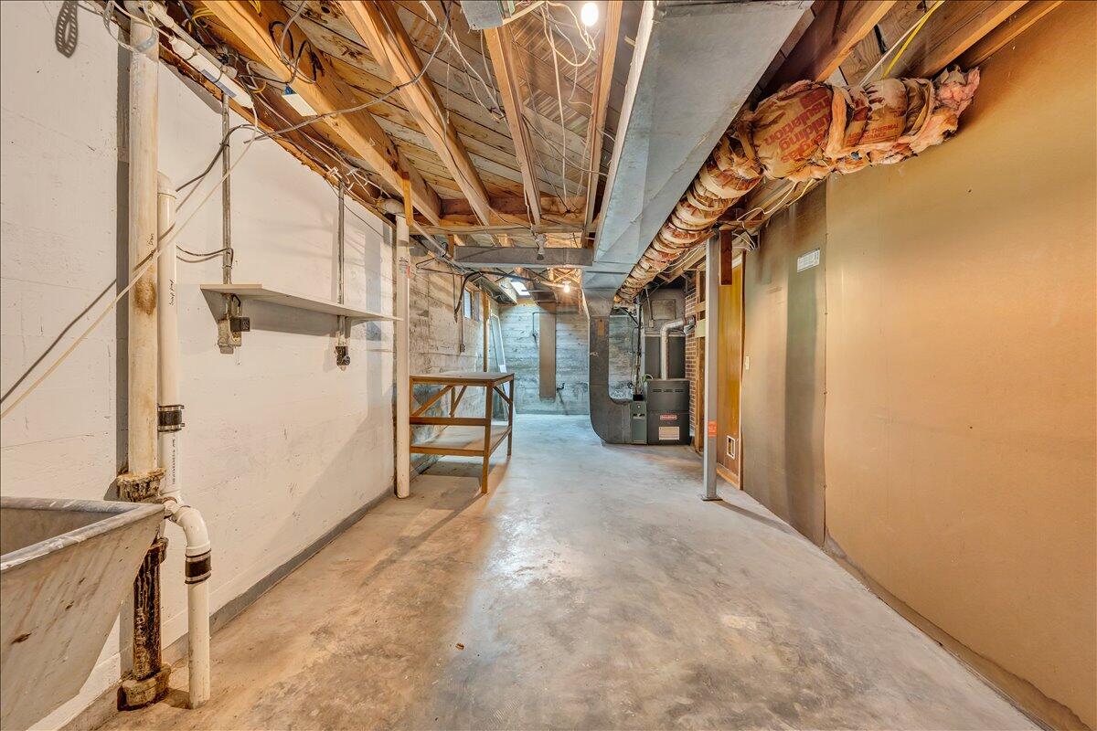 2716 Yellow Mountain RD SE