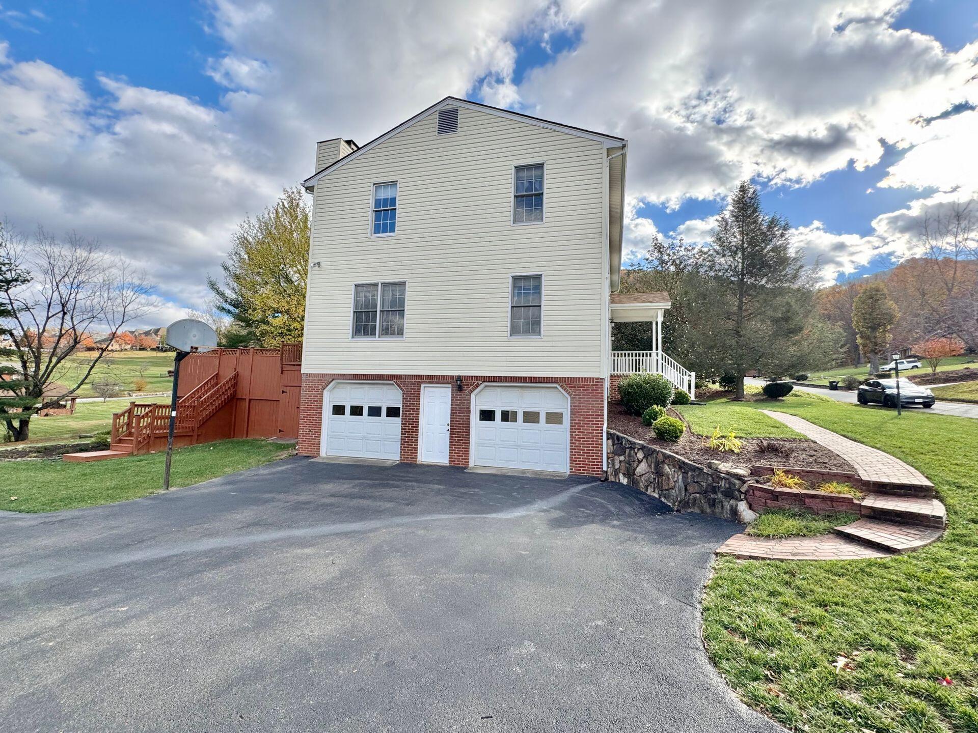 8221 Olde Tavern RD
