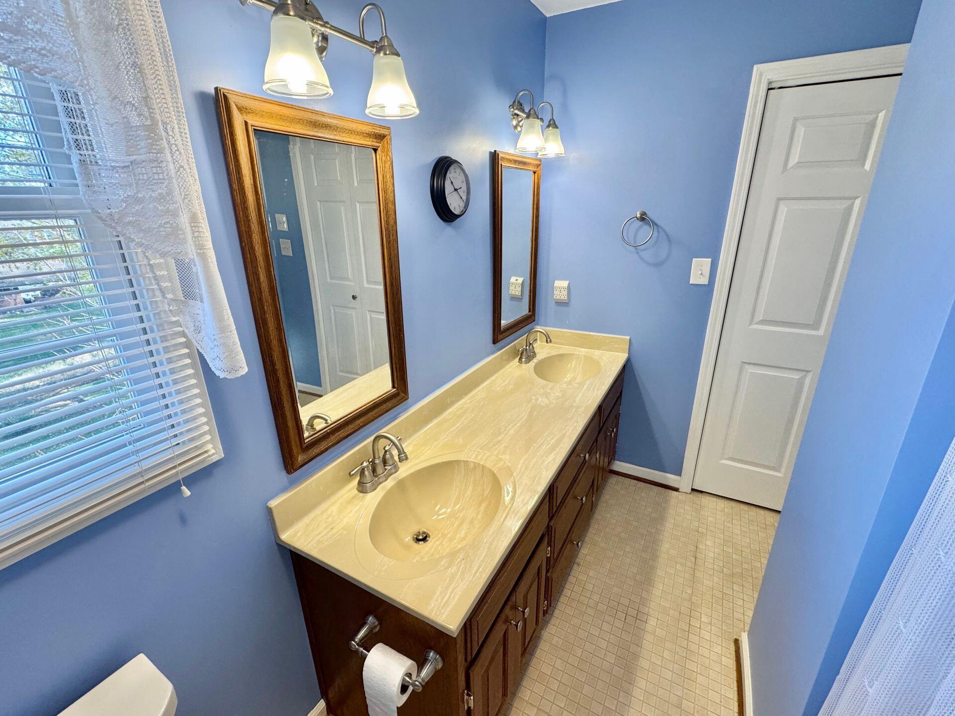 8221 Olde Tavern RD