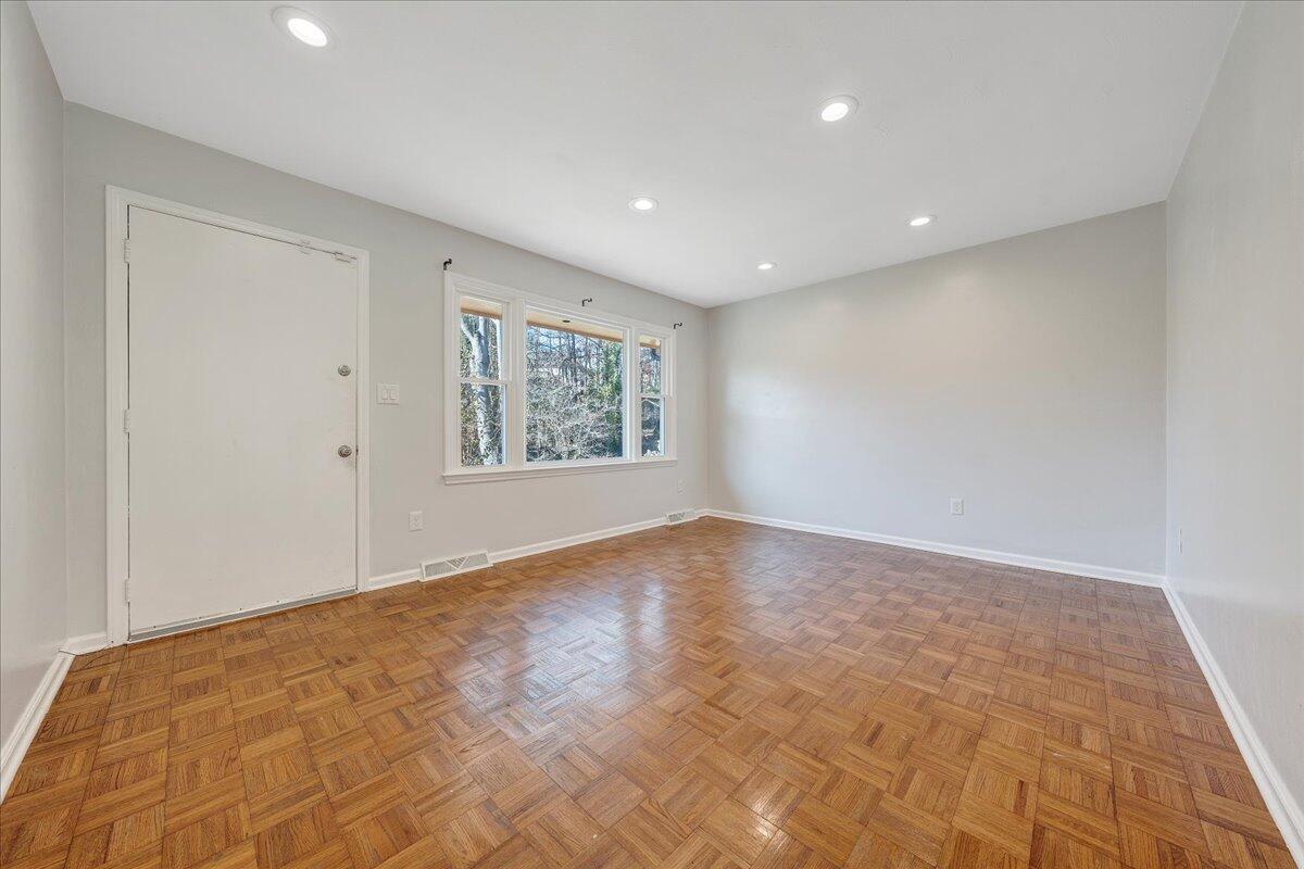 1011 Silverwood RD NW