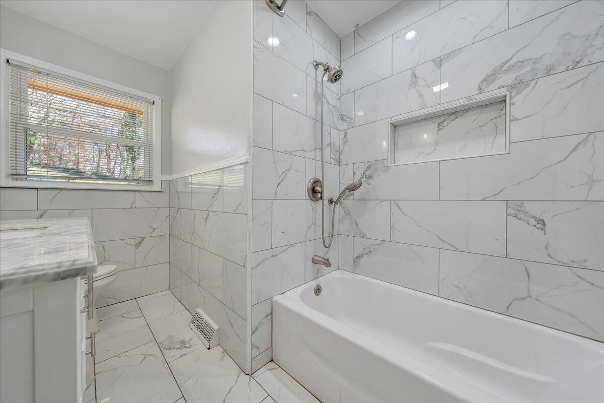 1011 Silverwood RD NW