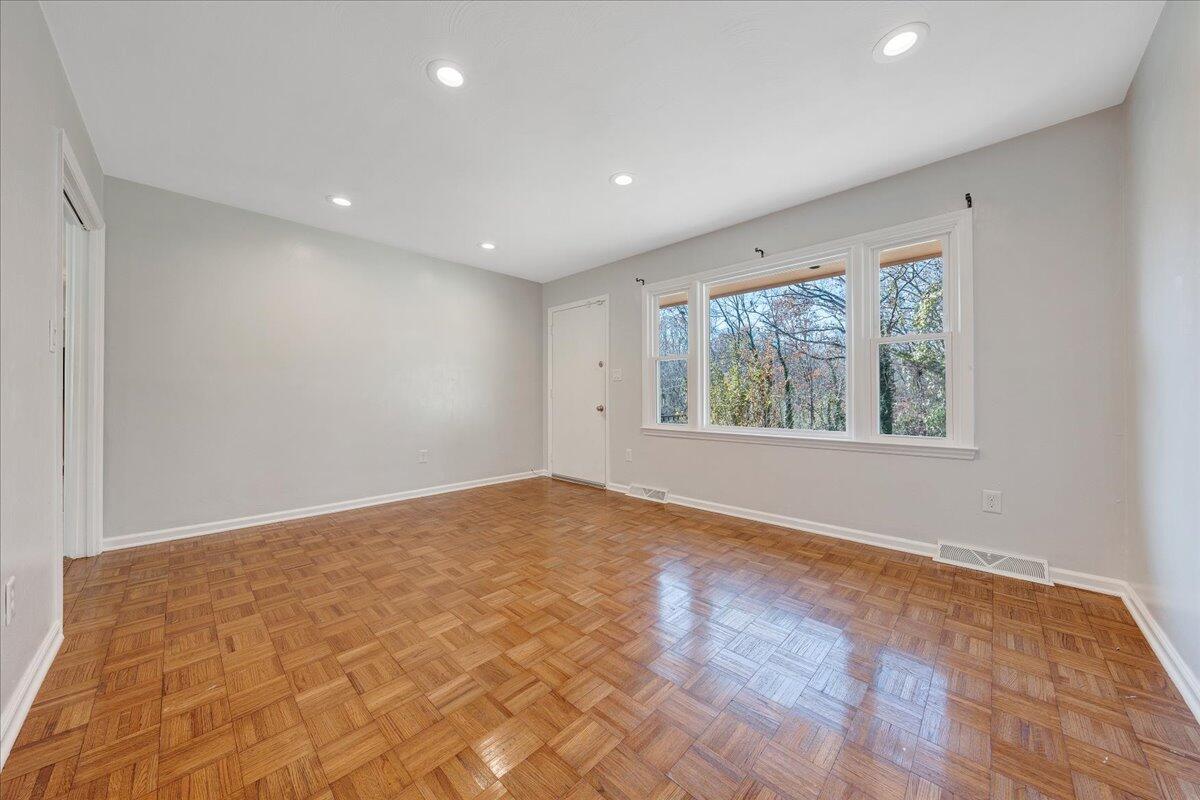 1011 Silverwood RD NW