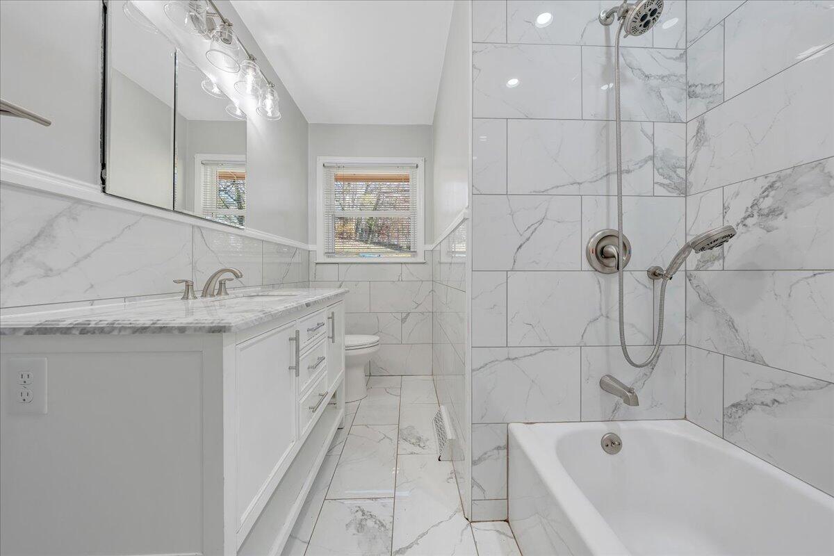 1011 Silverwood RD NW