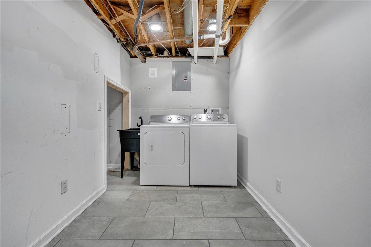 1011 Silverwood RD NW