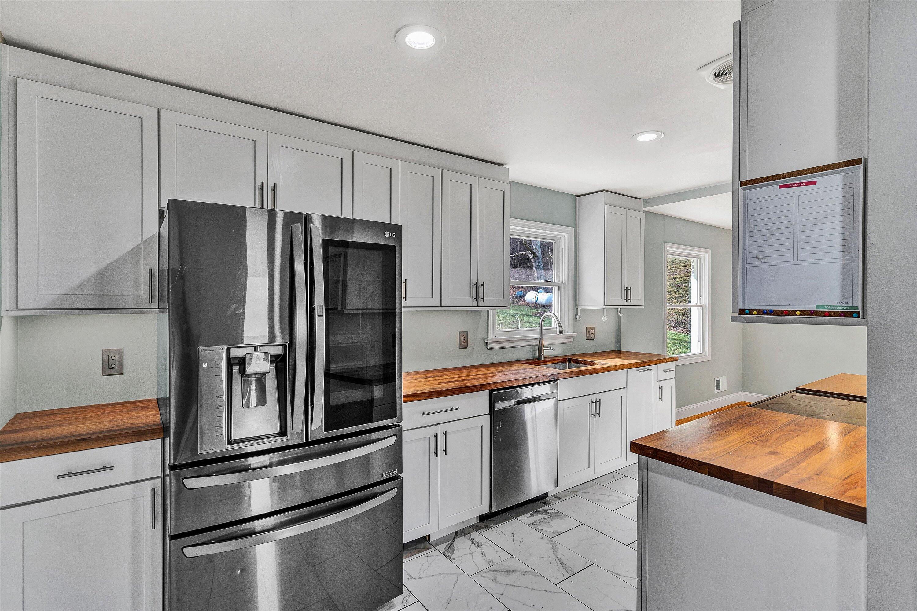 8190 Martins Creek RD